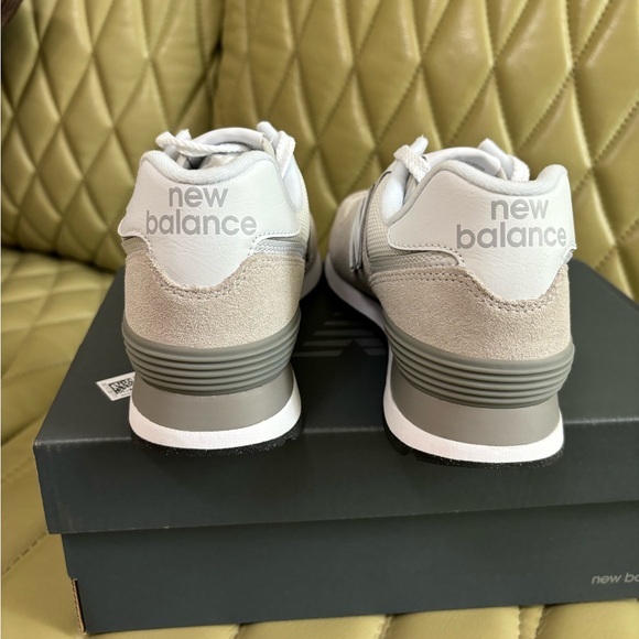 New Balance NWT in box Size 7.5 - Grey White Classic US Women’s - Picture 3 of 5